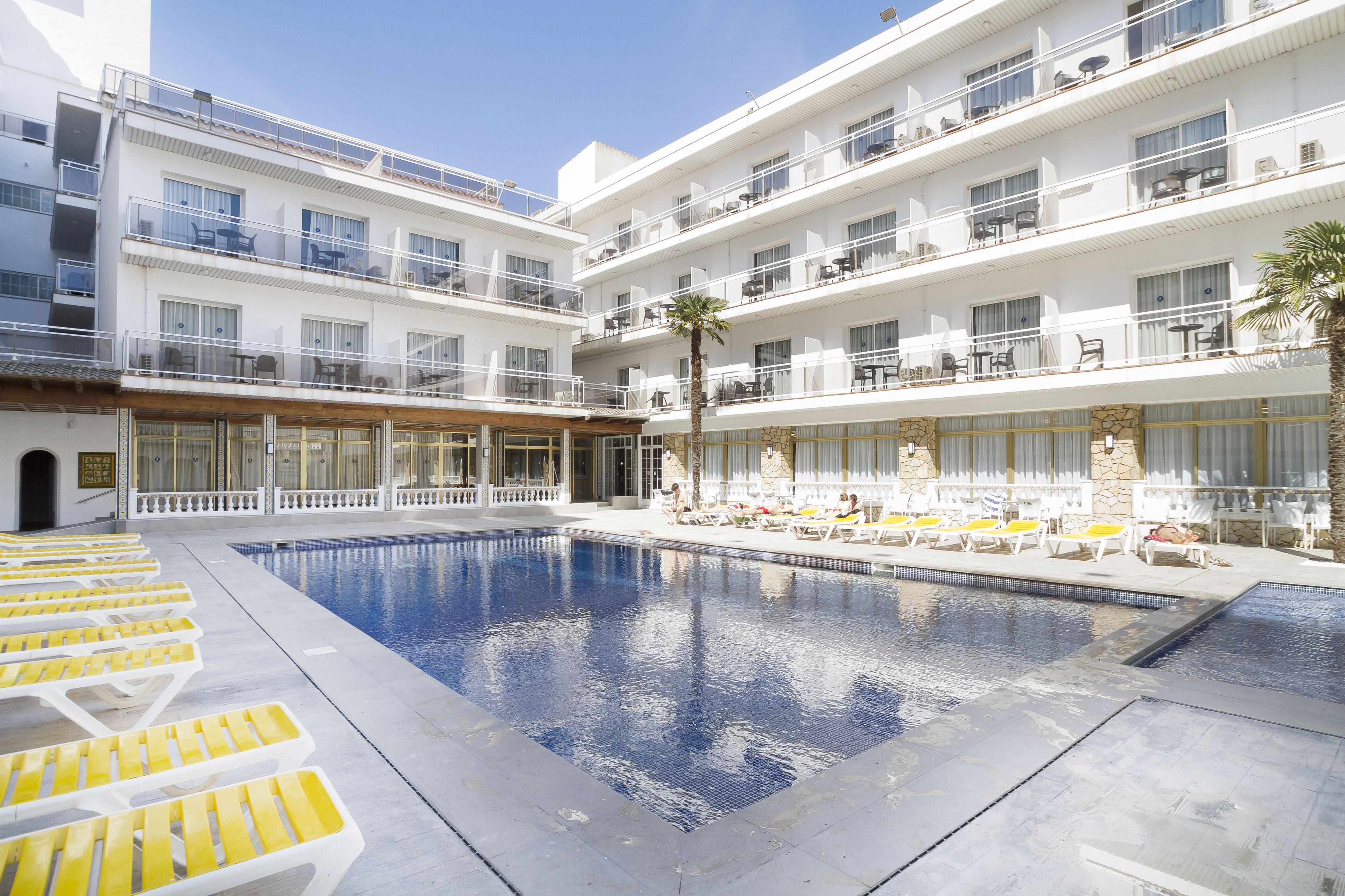 Outdoor pool, pool loungers