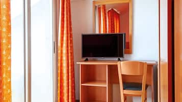 Een kluis op de kamer, een bureau, wifi