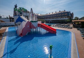 Seasonal outdoor pool, pool umbrellas, pool loungers - Santa Susanna Resort Affiliated by FERGUS (Santa Susanna)