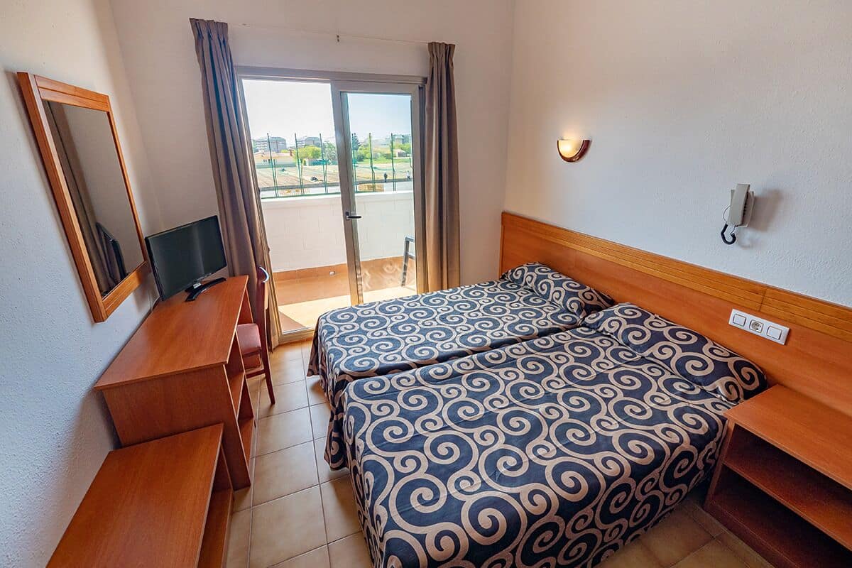 In-room safe, desk, WiFi (surcharge)