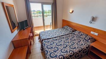 Een kluis op de kamer, een bureau, wifi