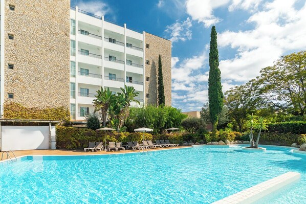 Outdoor pool, sun loungers - FERGUS Club Pineda Splash (Pineda de Mar)