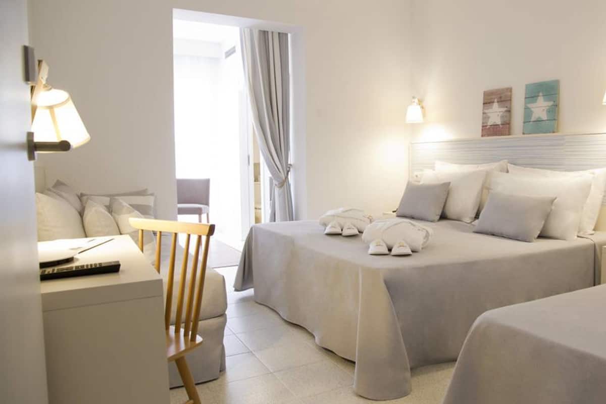 1 bedroom, in-room safe, desk, iron/ironing board