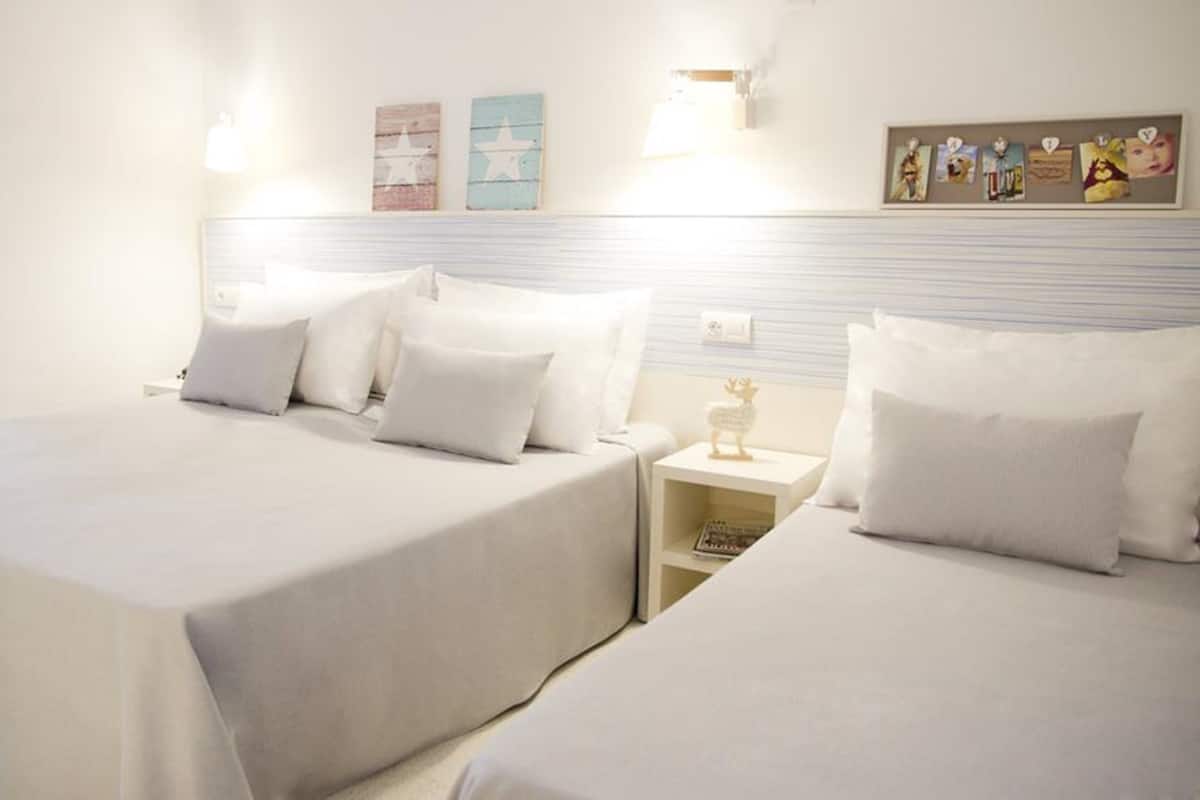 1 bedroom, in-room safe, desk, iron/ironing board