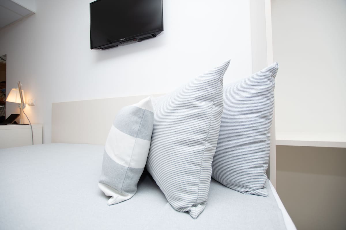1 bedroom, in-room safe, desk, iron/ironing board