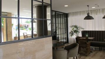 Frokost, lunsj og middag serveres