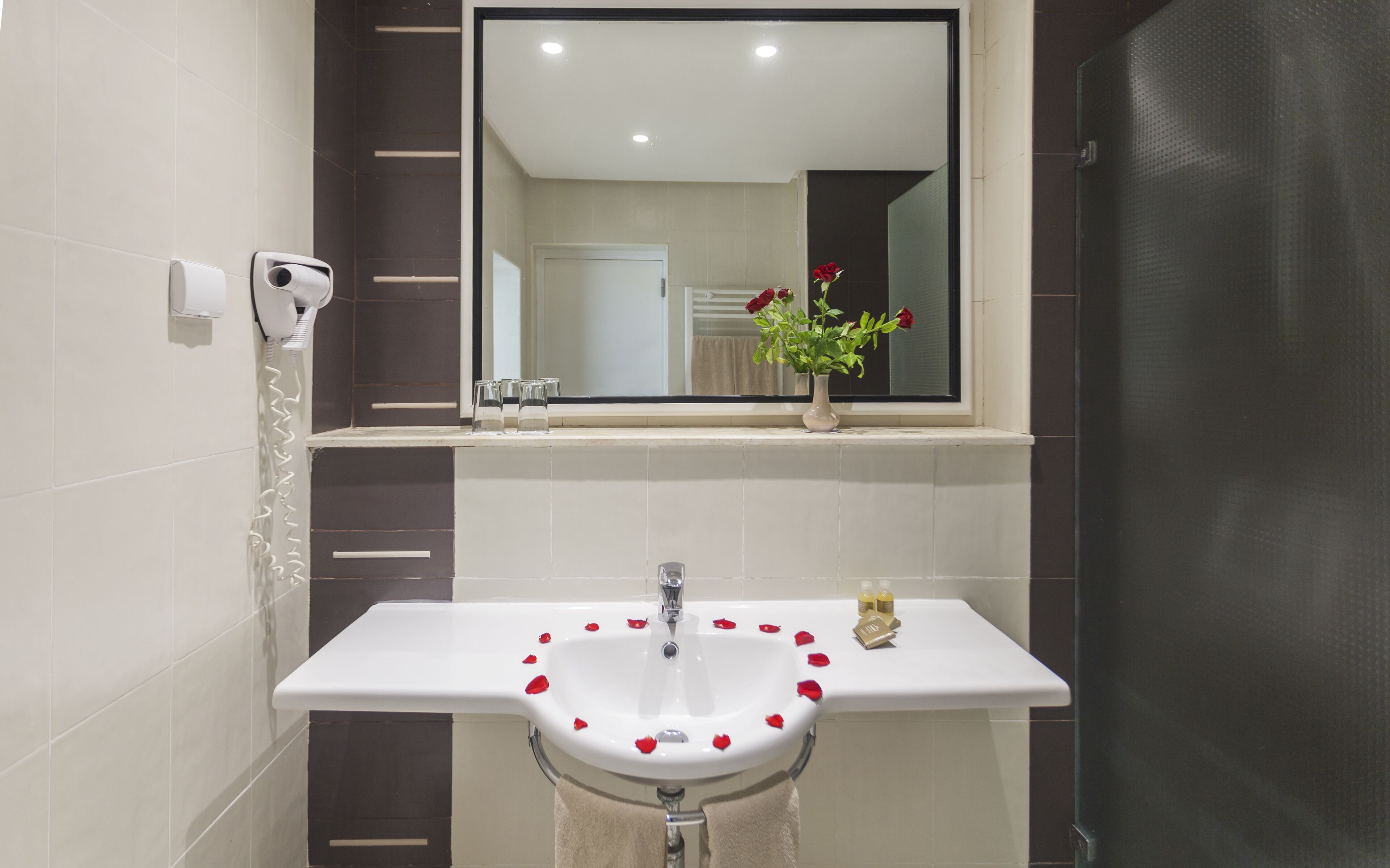 standard quadruple room, multiple beds | bathroom | bathtub, free toiletries, hair dryer, towels