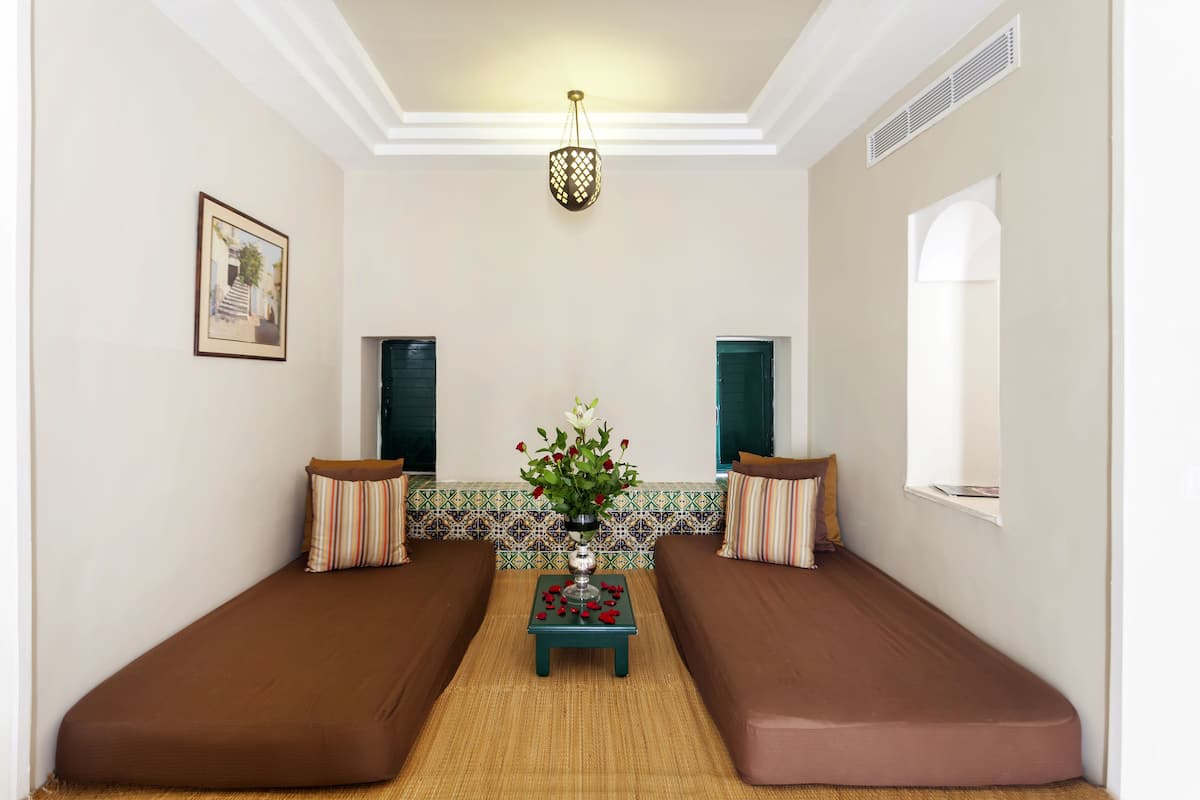 premium bedding, in-room safe, blackout curtains, soundproofing