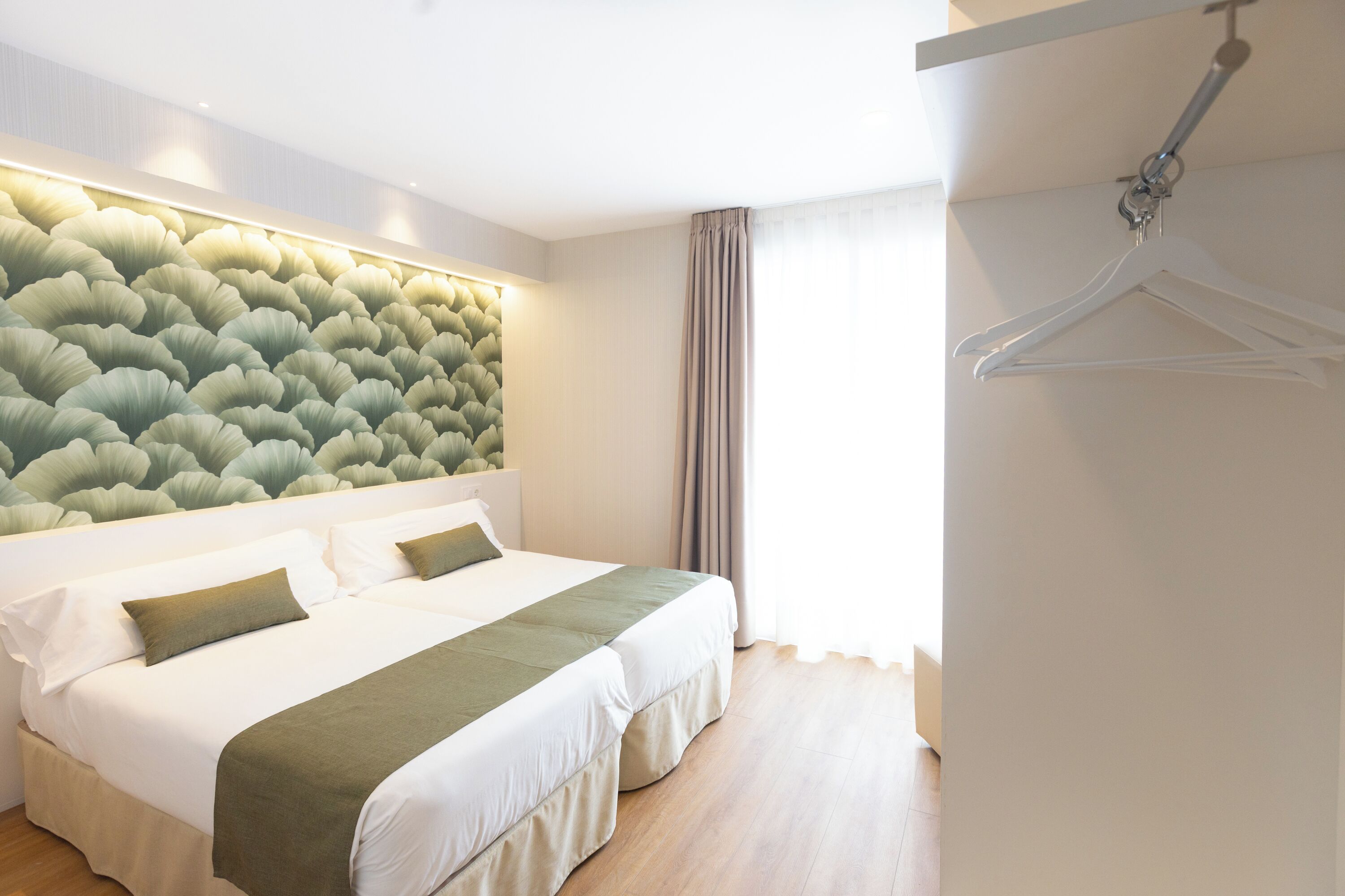 Quarto casal, vista para o mar | Cofres nos quartos, escrivaninha, Wi-Fi de cortesia, roupa de cama