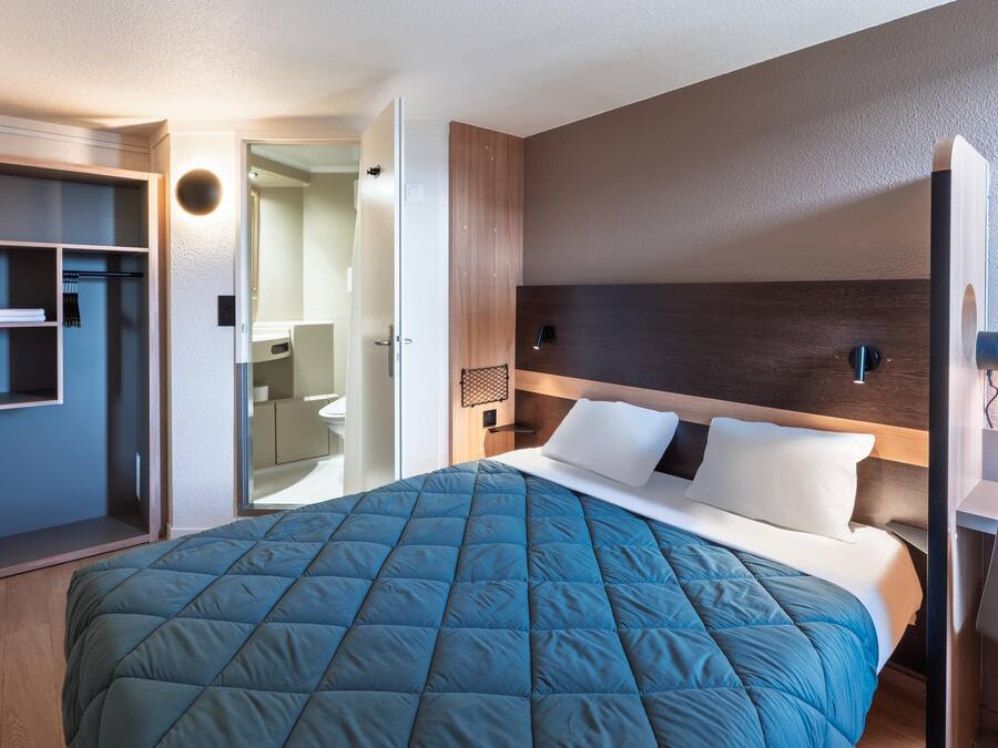 Schreibtisch, Verdunkelungsvorhänge, schallisolierte Zimmer