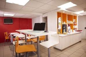 Petit déjeuner à emporter (6.90 EUR par personne)