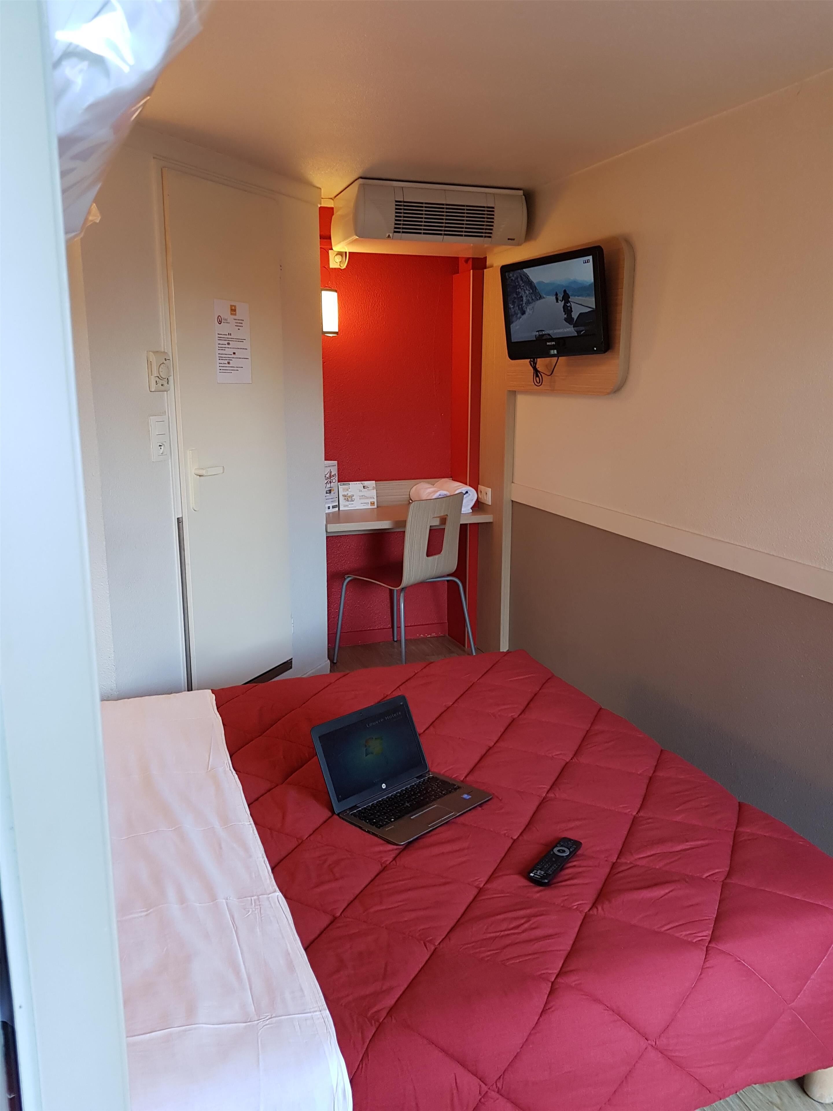 Bureau, rideaux occultants, chambres insonorisées, lits bébé (gratuits)