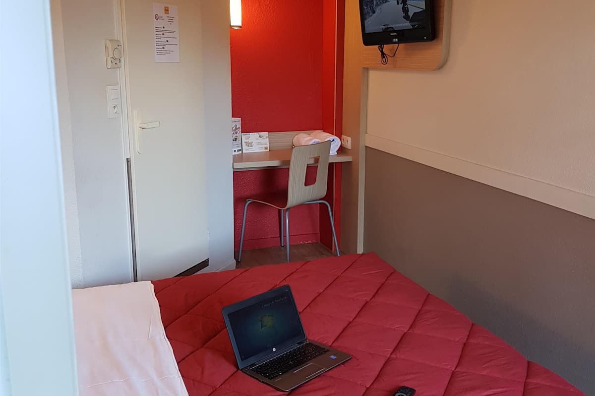 Standard Room, 1 Double Bed | Desk, blackout curtains, soundproofing, free cots/infant beds