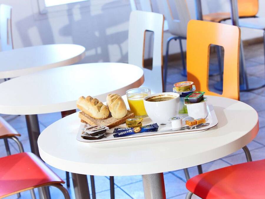 Frukost att ta med varje dag (EUR 6.90 per person)