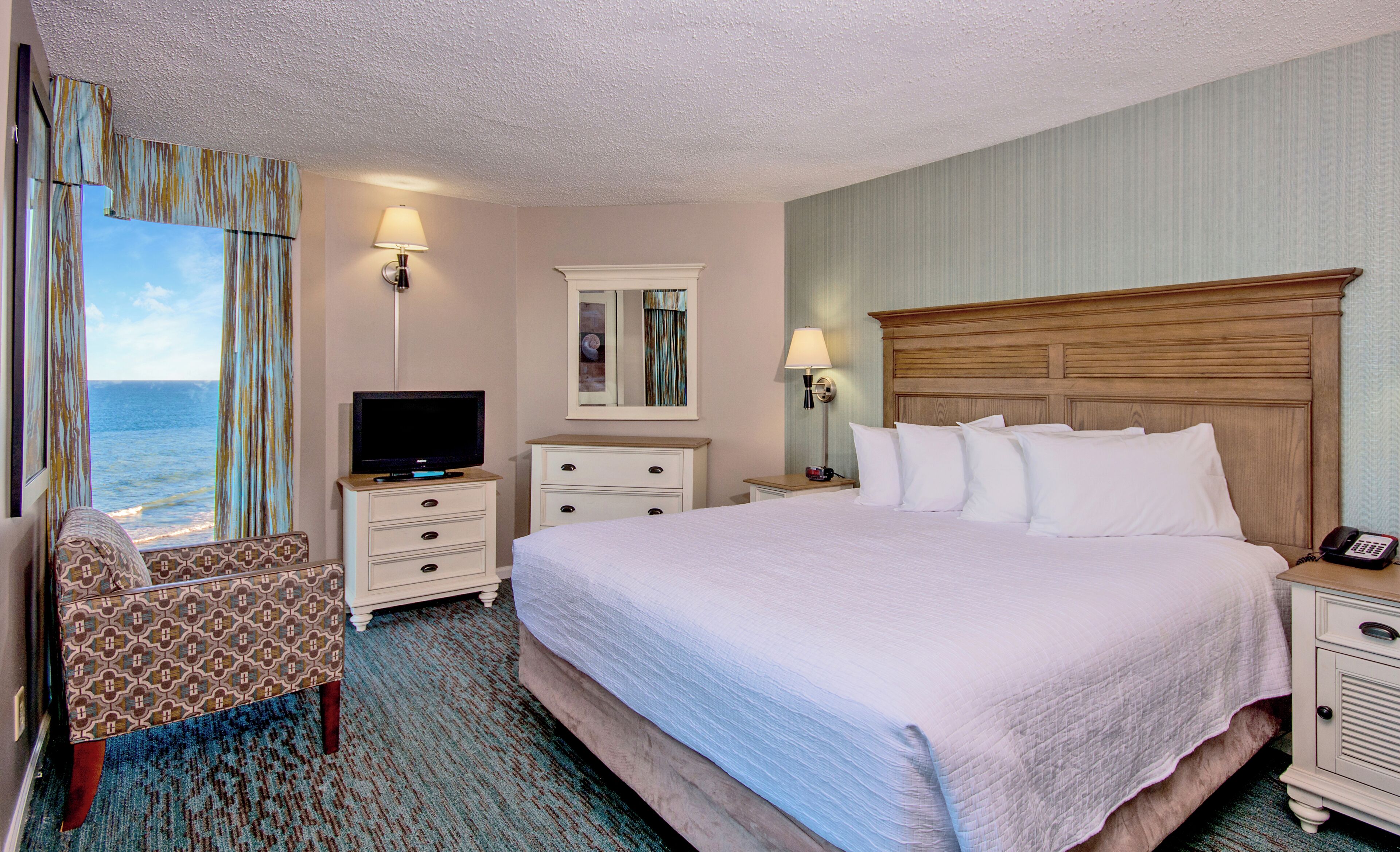 Oceanfront Deluxe One Bedroom King Condo | In-room safe, blackout drapes, iron/ironing board, free WiFi