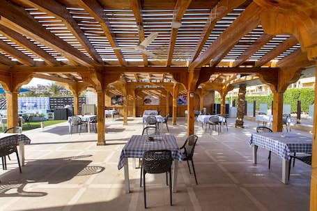 Minibar y caja de seguridad en la habitación