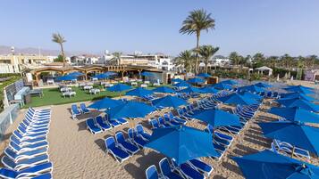 Triple Standard Room, Sea View | Minibar y caja de seguridad en la habitación