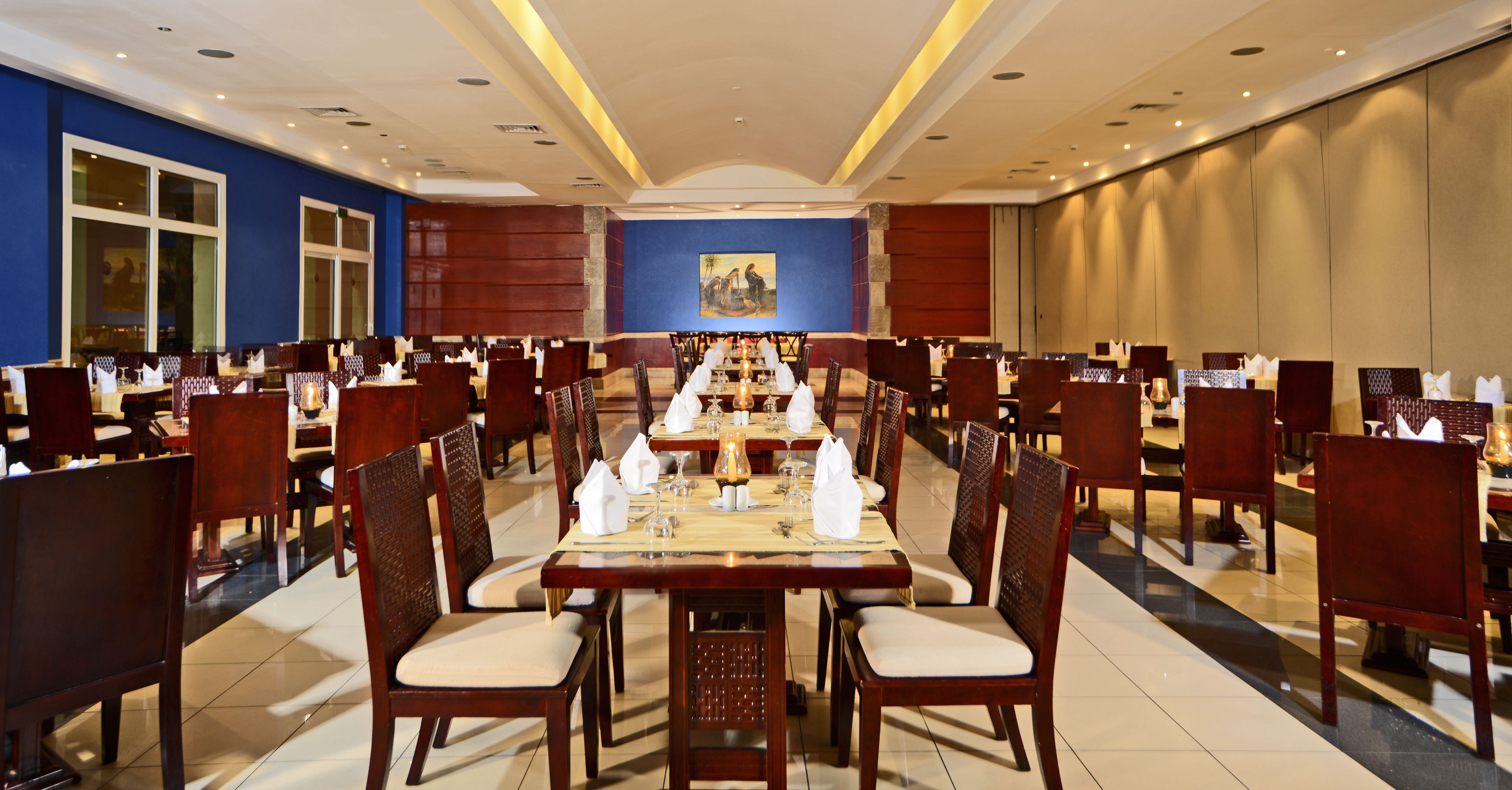5 restaurants; breakfast, lunch, and dinner served