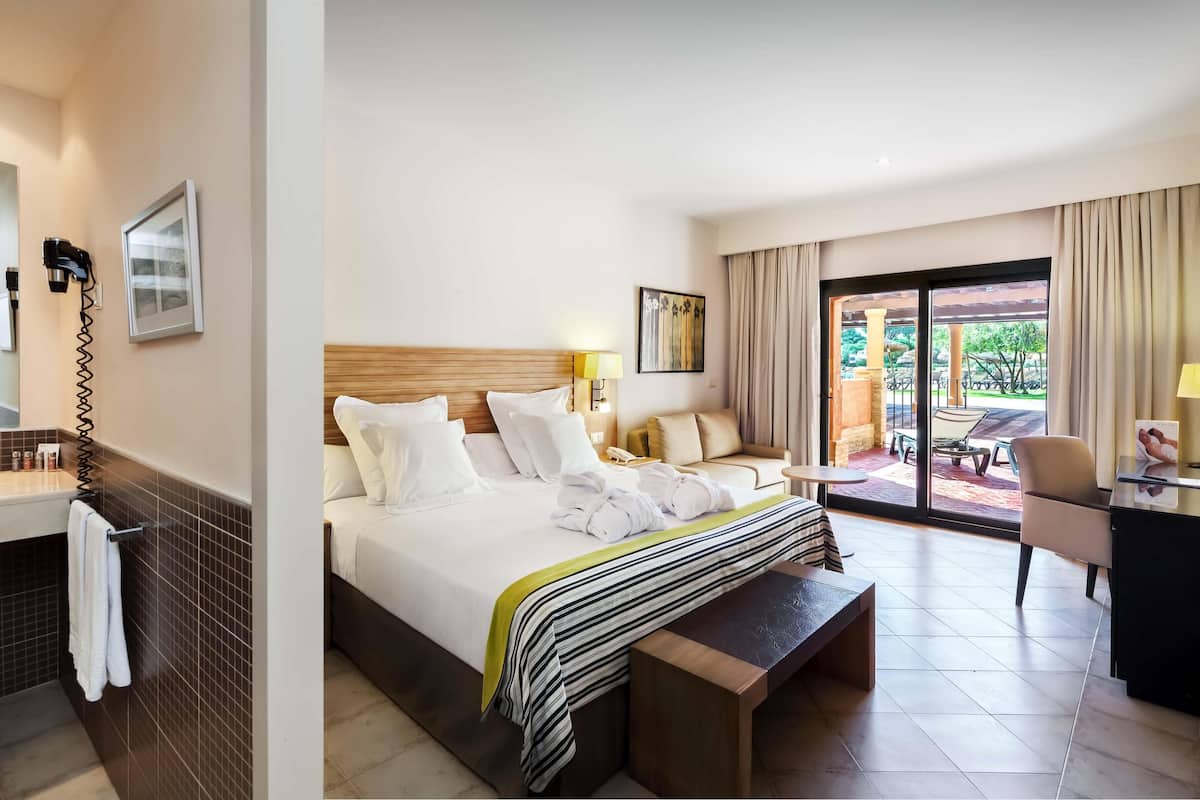 Ropa de cama de alta calidad y minibar