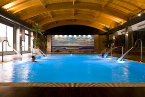 2 outdoor pools, pool umbrellas, pool loungers
