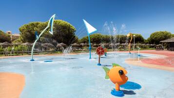 2 piscine all'aperto, ombrelloni da piscina, lettini