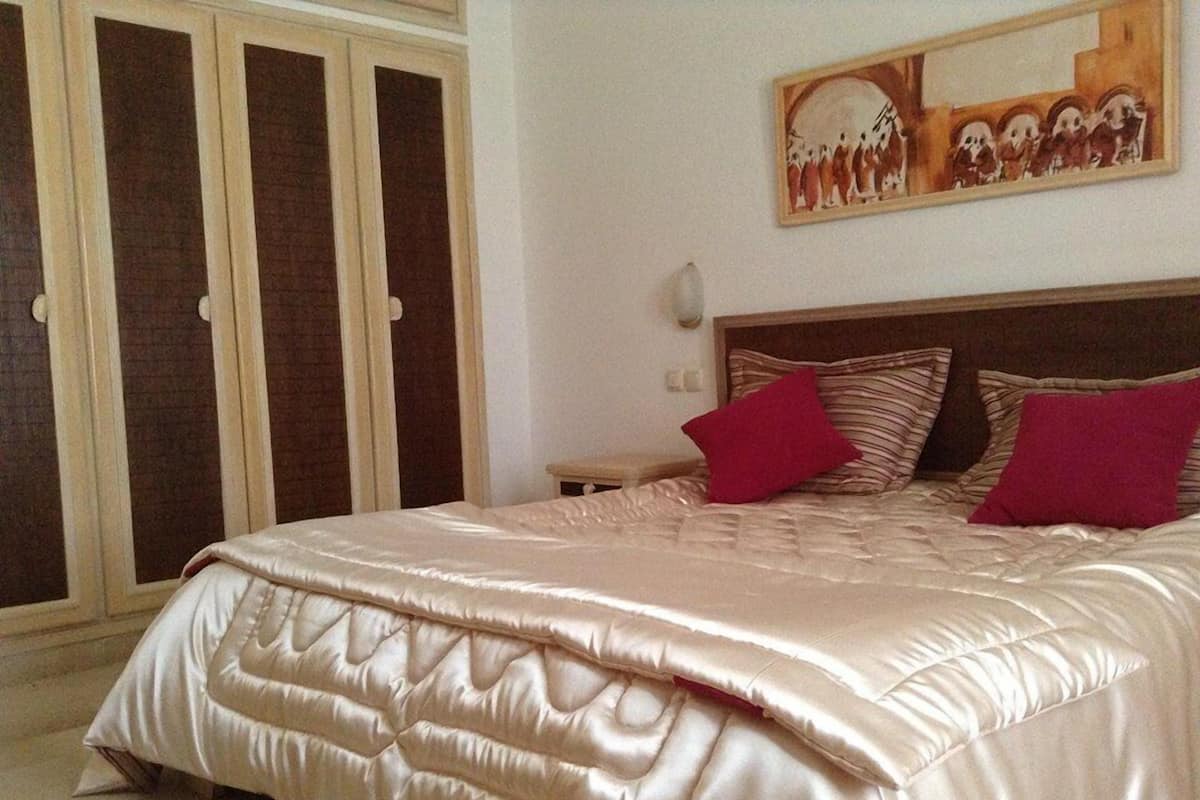 Standard Room, 2 Twin Beds | In-room safe, free internet, bed sheets