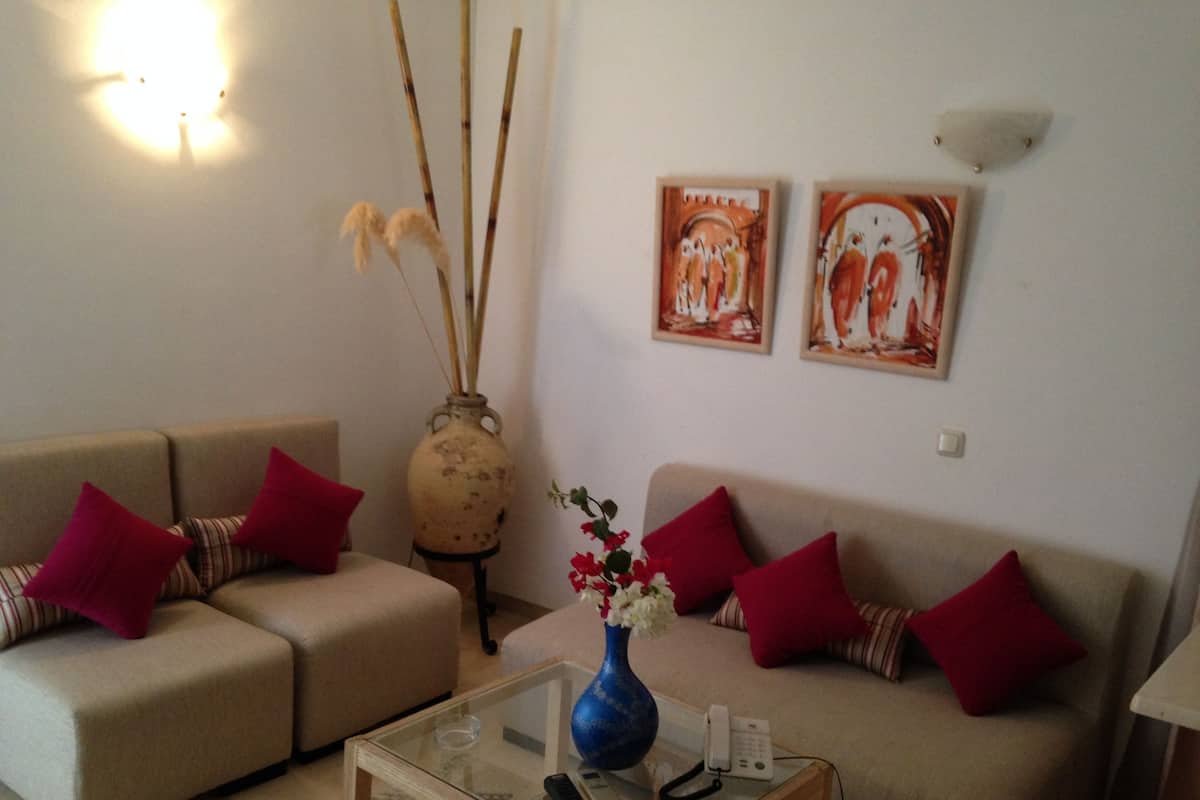 Standard Apartment (Triple) | Living area