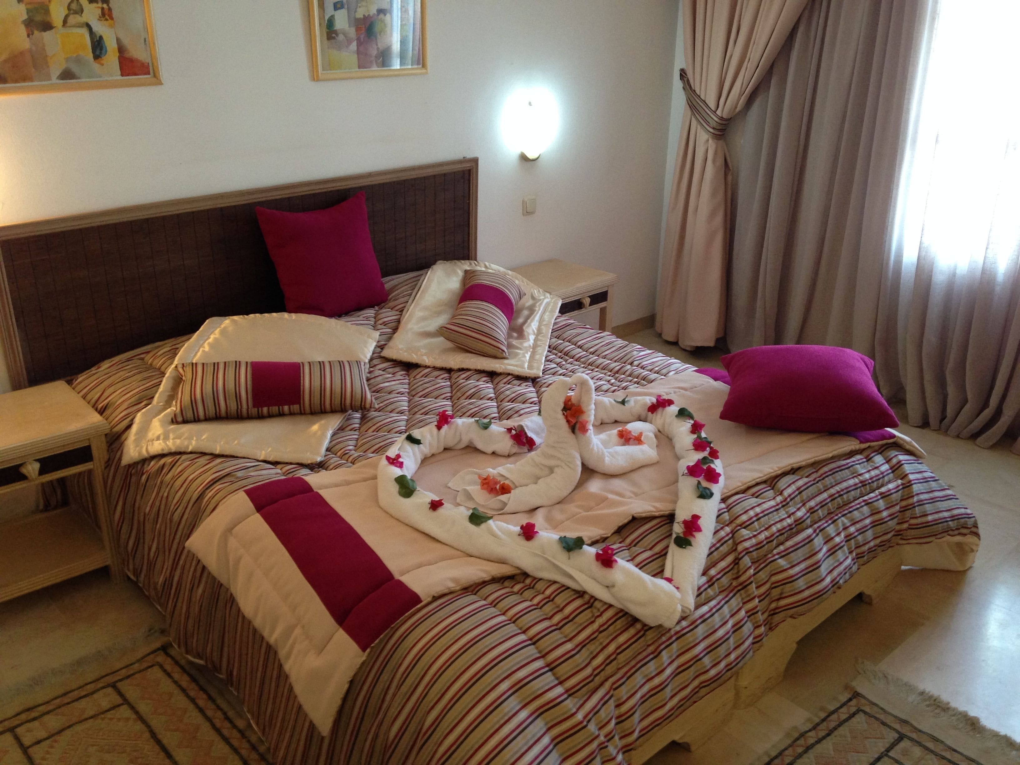 In-room safe, free internet, bed sheets