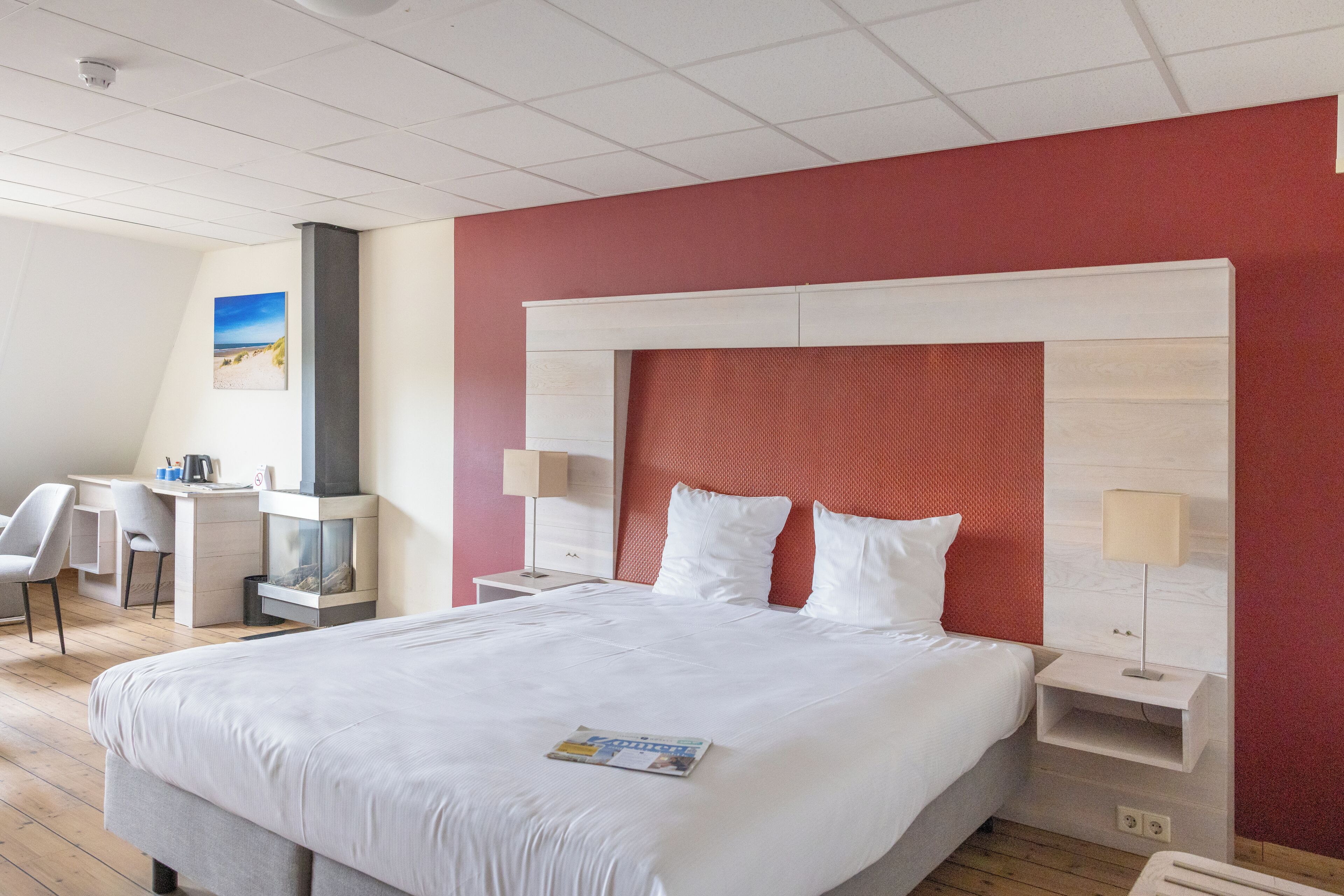 Family Suite | Desk, cribs/infant beds, rollaway beds, free WiFi