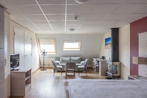 Family Suite | Desk, cots/infant beds, rollaway beds, free WiFi - Fletcher Hotel - Restaurant De Cooghen (De Koog)