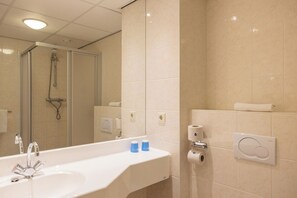 Small Double Room | Bathroom | Eco-friendly toiletries, towels