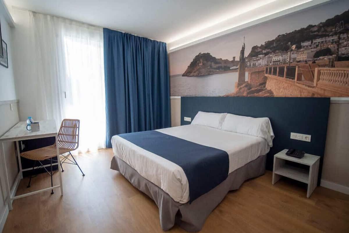 Desk, laptop workspace, cribs (free), WiFi (free)