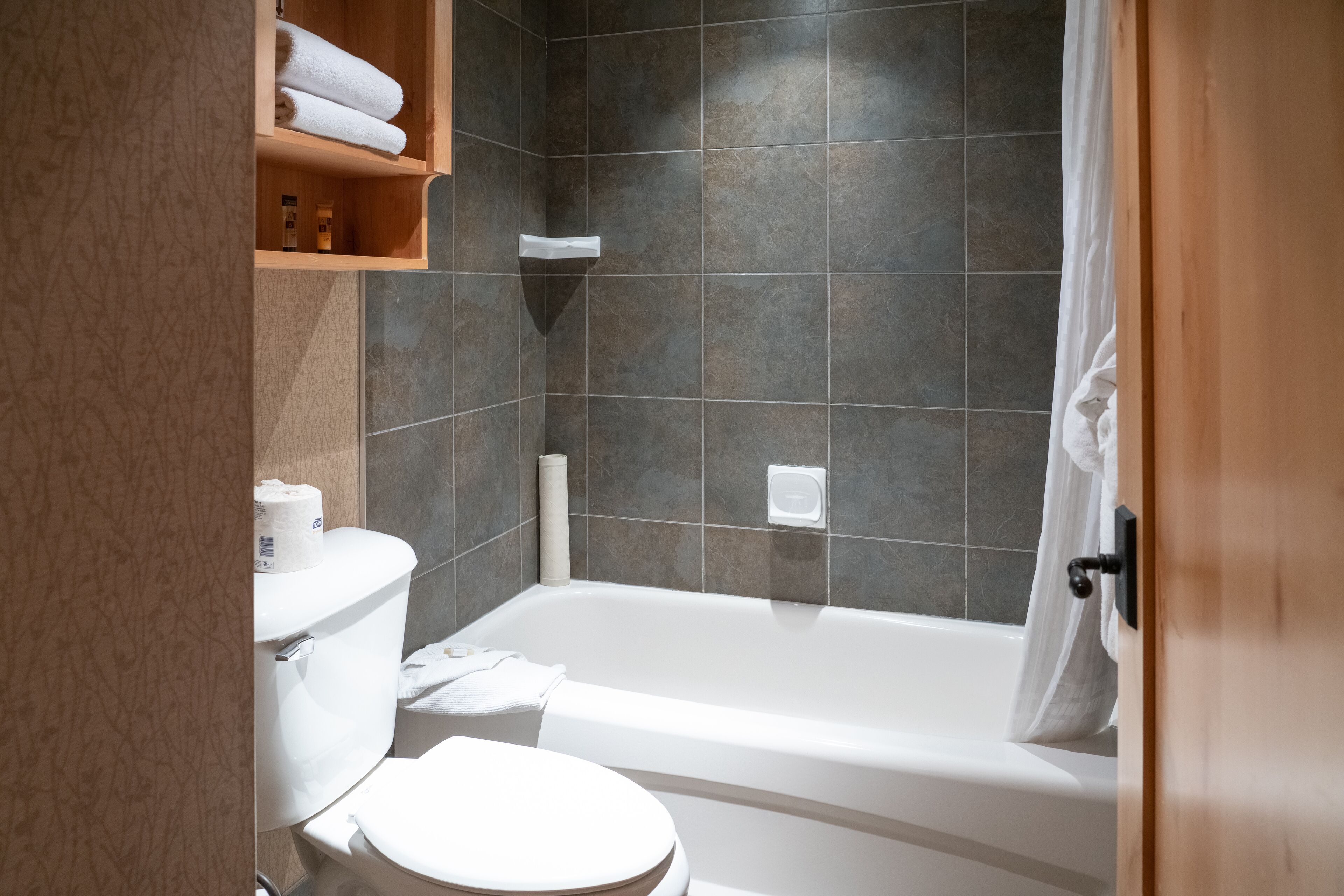 superior suite, 2 bedrooms | bathroom | combined shower/bathtub, eco-friendly toiletries, hair dryer, towels