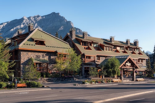 The Fox Hotel and Suites
