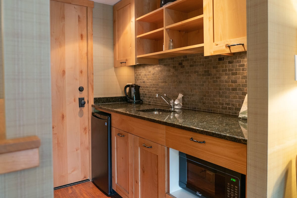 superior 1 bedroom suite - 2 double | private kitchenette | coffee/tea maker, electric kettle