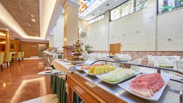 Esmorzar diari d'estil bufet (16 EUR per persona)