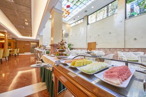 Daily buffet breakfast (EUR 16 per person)