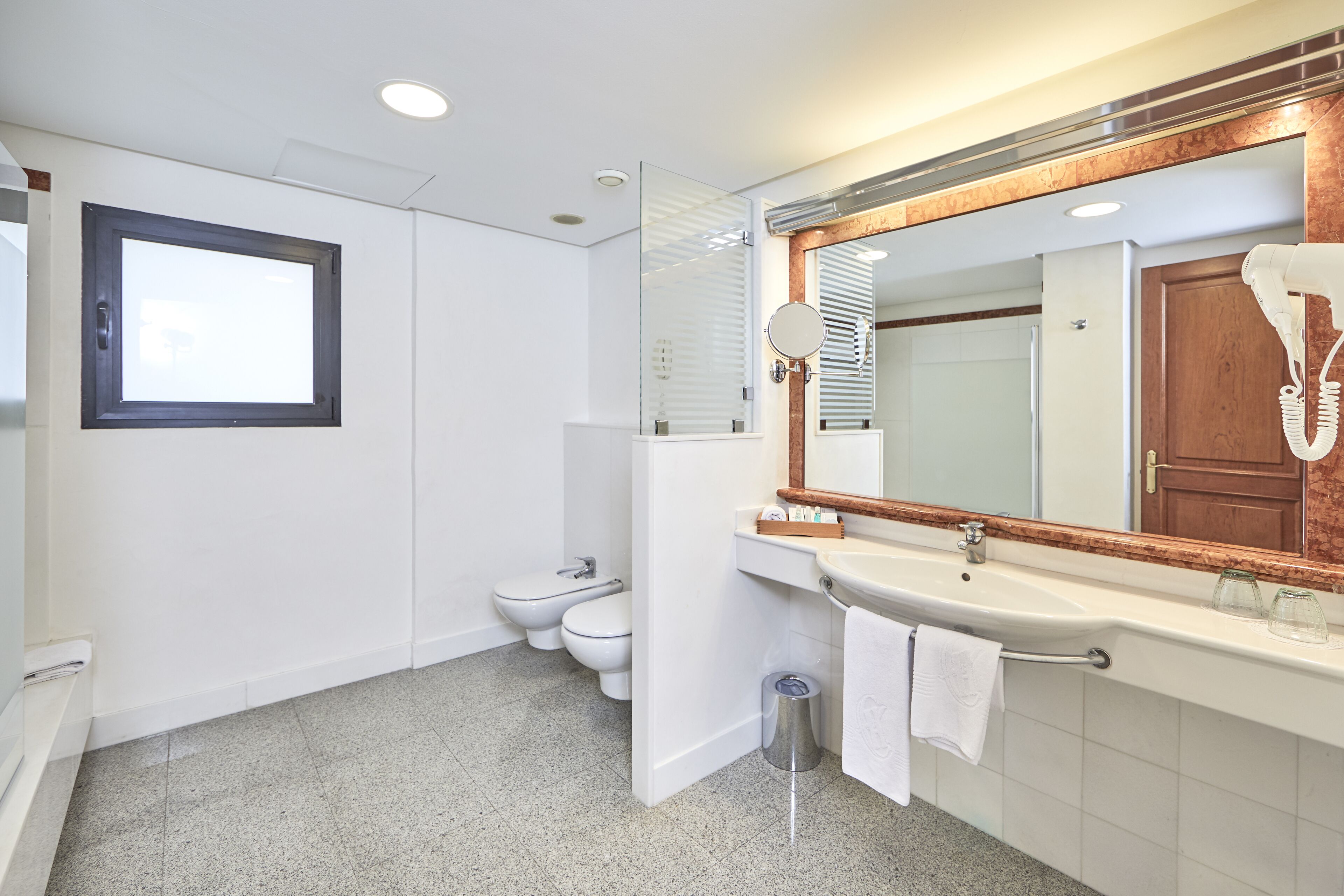 deep-soaking bathtub, hair dryer, towels, soap