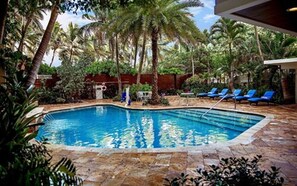 Outdoor pool, open 7:00 AM to 7:00 PM, pool umbrellas, sun loungers - Sun Tower Hotel & Suites on the Beach (Fort Lauderdale)