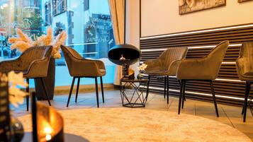 Coin salon dans le hall