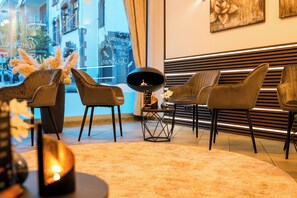 Coin salon dans le hall