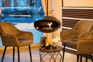 Coin salon dans le hall