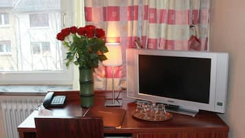 办公桌、笔记本电脑工作区、免费婴儿床、免费 WiFi