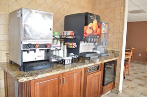 朝食 (テイクアウト)、毎日提供 (無料)