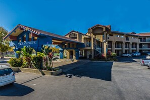 Front of property - Ocean Pacific Lodge (Santa Cruz)