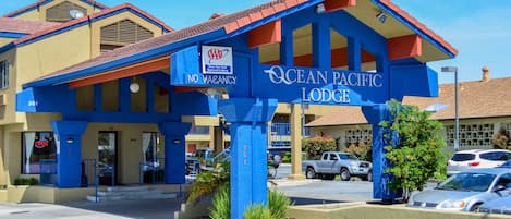 Pintu masuk properti