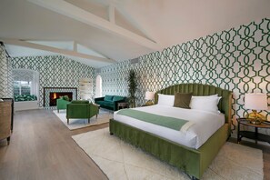 Phòng Suite | Bộ đồ giường cao câ ́p, nệm có lớp đệm bông, minibar 