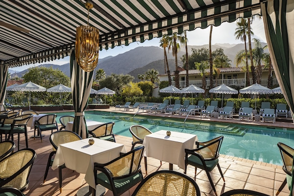 Serviço de café da manhã, culinária californiana, vistas para a piscina