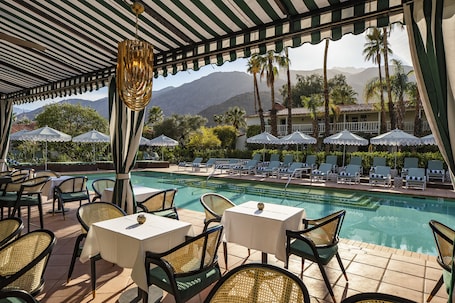 Se sirven desayunos y almuerzos; cocina californiana; junto a la piscina