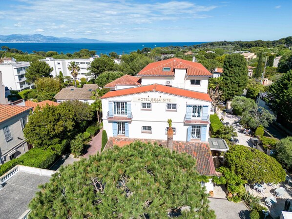Front of property - Hôtel Beau Site - Cap d'Antibes (Antibes)